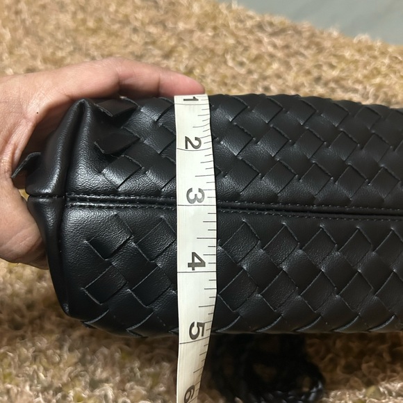 Black and Gold Woven Shoulder Bag - Picture 8 of 11